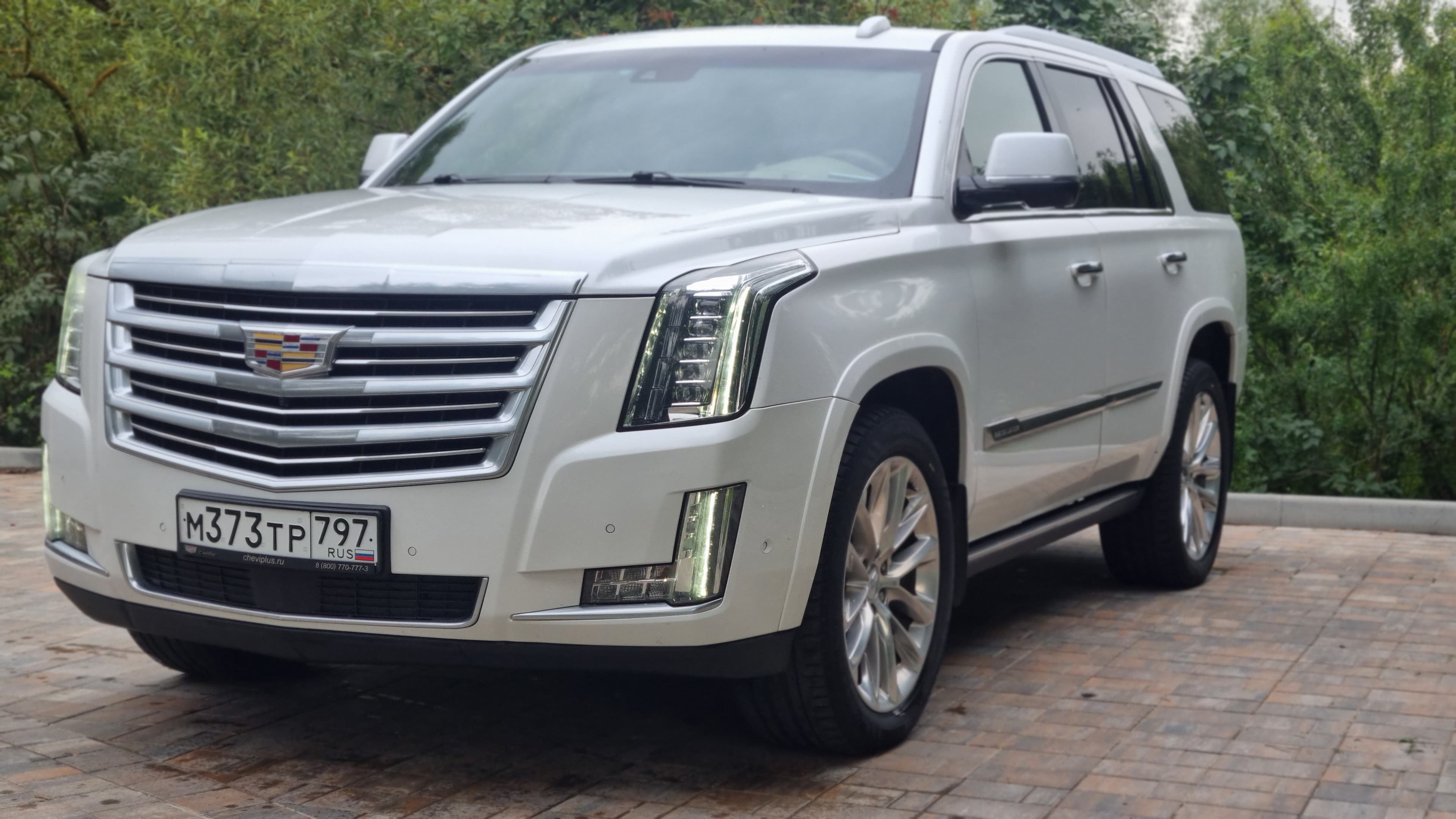 Cadillac Escalade 4